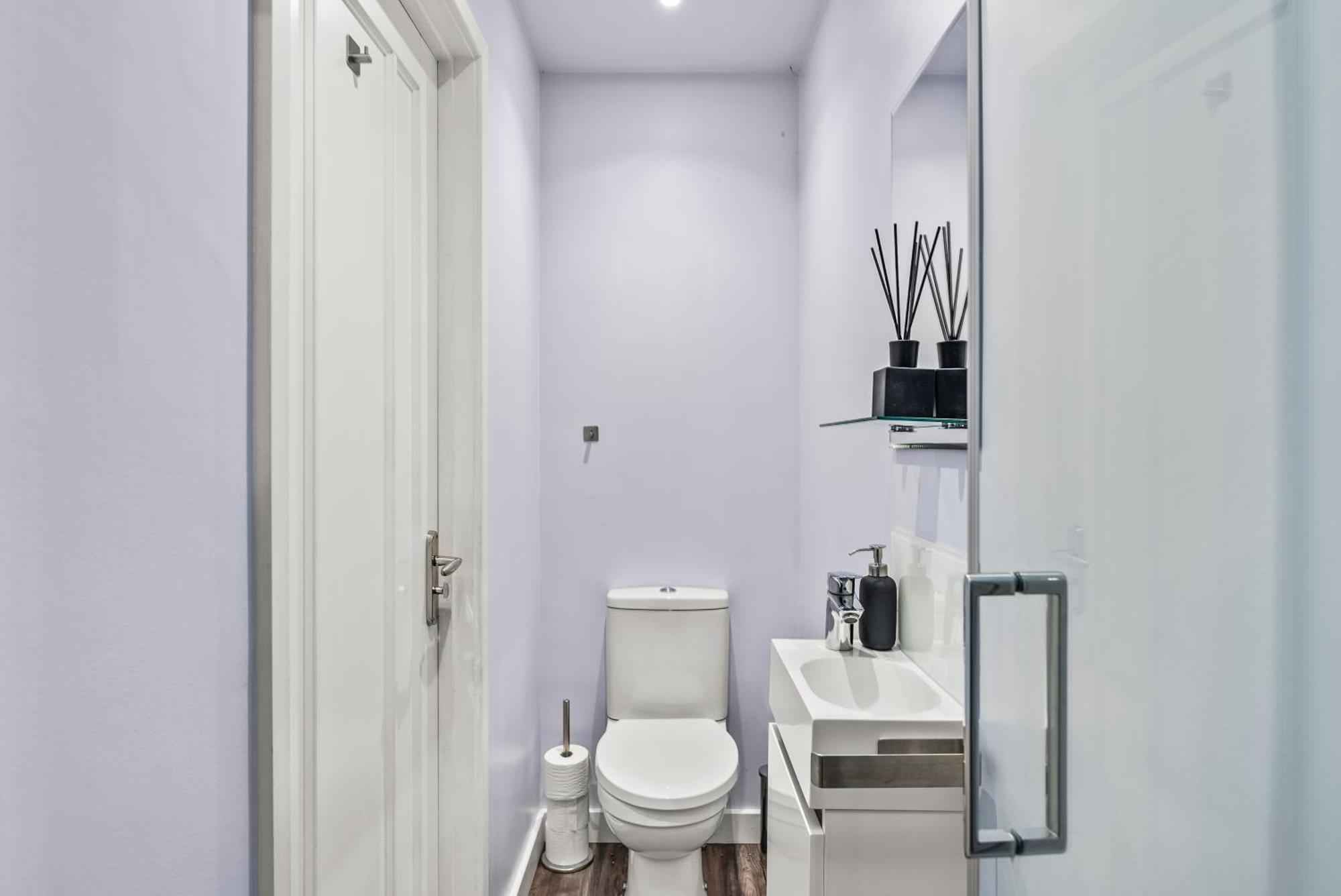 Elegant Retreat In Cheltenham - Garden & Parking Included Exteriér fotografie