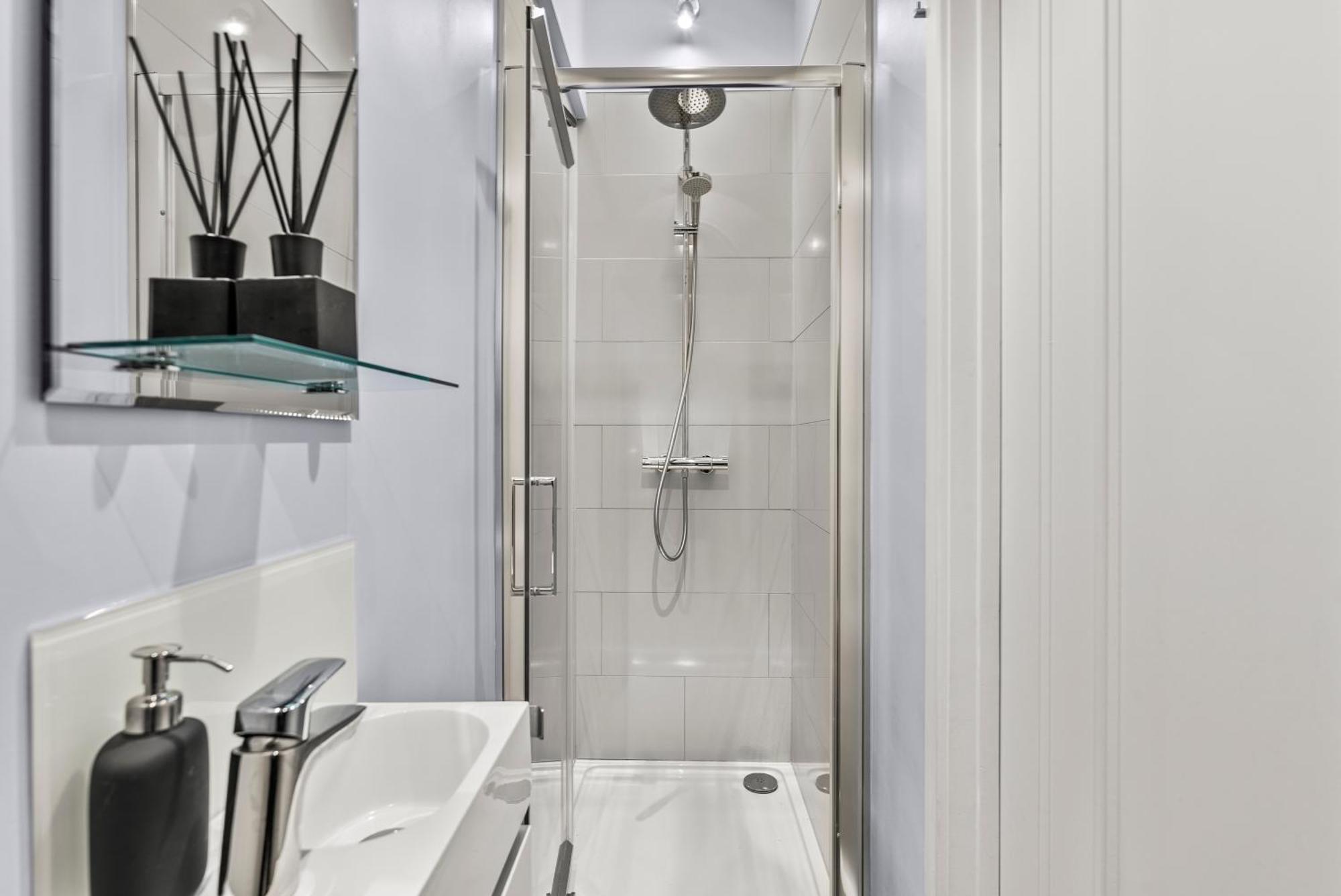 Elegant Retreat In Cheltenham - Garden & Parking Included Exteriér fotografie